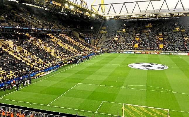El Dortmund anuncia la suspensión del encuentro por explosión en autobús