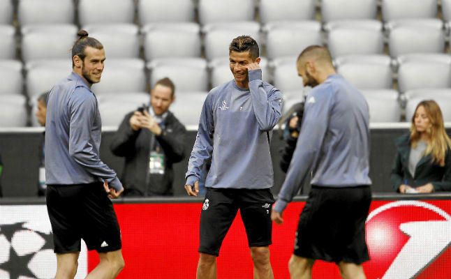 Zidane mantiene a la BBC; Ancelotti suple a Lewandowski con Müller