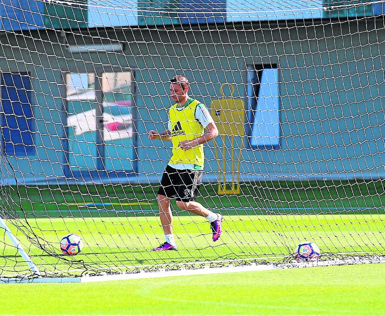 La duda de Víctor está en el centro del campo