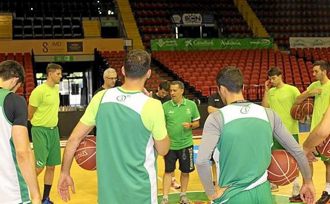 Alejandro Martínez debuta en el Betis esperando una reacción en Madrid