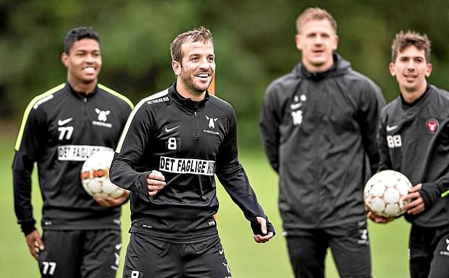 Un alivio: "No hay opción de romper el contrato de Van der Vaart"