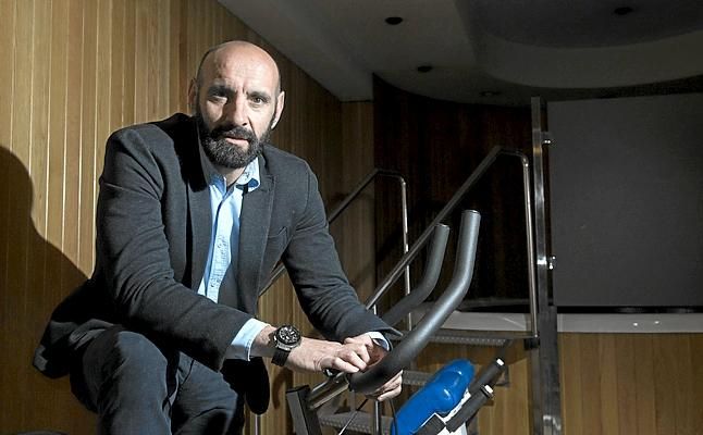 Monchi: "Decidiré entre las ofertas sin urgencia"
