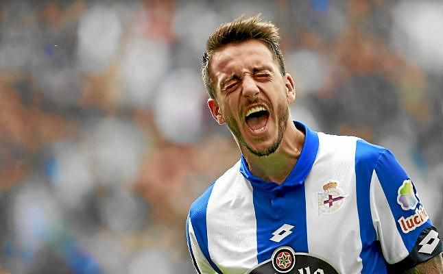 Joselu pide disculpas a sus compañeros por su actitud ante el Málaga
