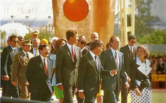 Los Reyes Juan Carlos y Sofía presiden el acto conmemorativo de la Expo'92