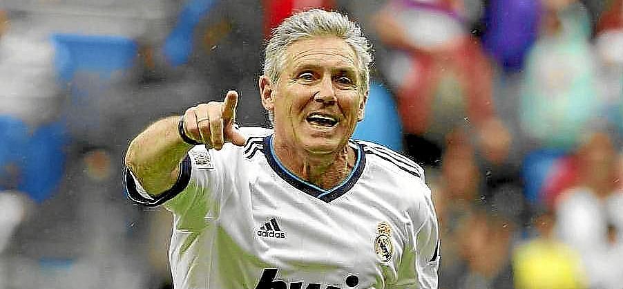 Santillana: "El Real Madrid tiene que estar atento porque el Barça tiene el orgullo de los equipos campeones"