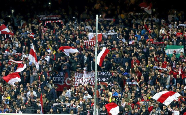 Multa al Sevilla por dejar pasar una pancarta con la palabra "ultras"