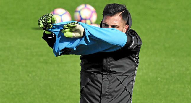 El Betis maneja una oferta concreta por Adán