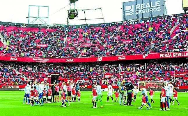 El Sevilla celebró un triunfo vital junto a Coca-Cola