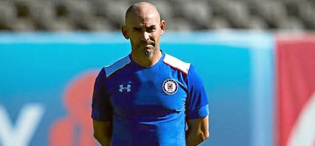 Cruz Azul ratifica a Paco Jémez