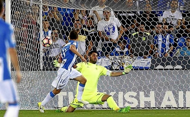 Adán arroja la toalla...