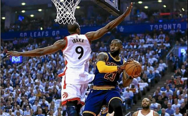 Los Cavaliers alcanzan las finales; Wizards y Rockets empatan sus series