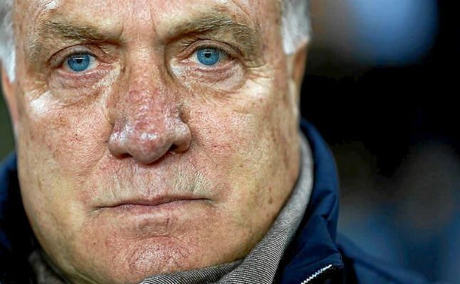 Dick Advocaat, nuevo entrenador holandés en momento crítico para la "Oranje"