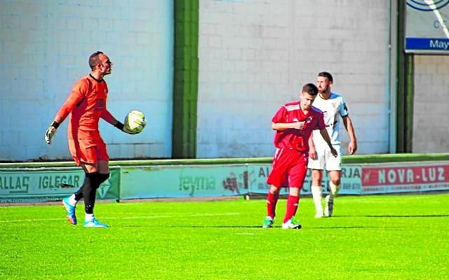 Lora: El lastre de jugar fuera