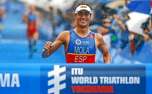 Mola, nuevo líder al encabezar en Yokohama otro 'doblete' español con Alarza