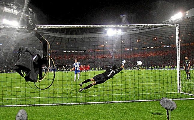 Palop, el héroe de Glasgow, tiene "siempre presente" la UEFA de hace 10 años