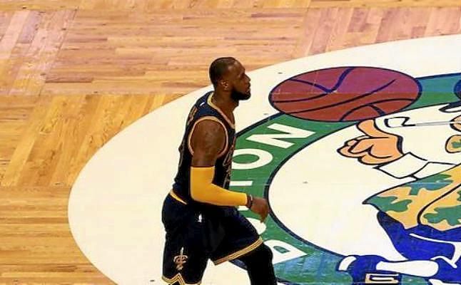 James vuelve más 'rey' que nunca