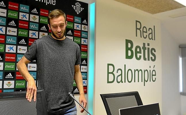 Pezzella, esperanzado en que "se arregle la situación política del club"