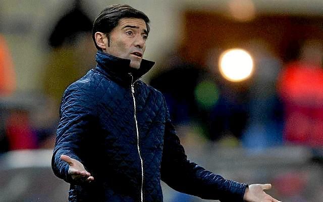 Tres jugadores del Valencia en la rampa de salida