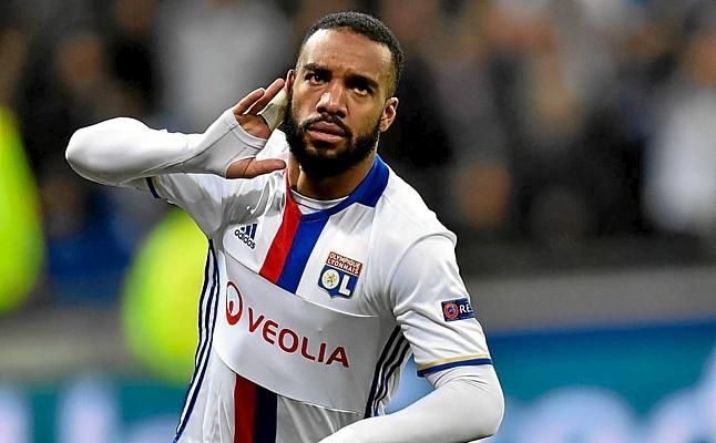 Lacazette confirma su marcha del Lyon y elogia al Atlético de Griezmann