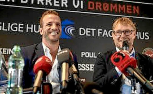 Su director deportivo manda a Van der Vaart "al asilo"