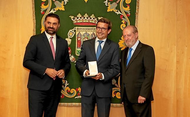 La Fundación Cruzcampo recibe la Placa de Honor de la Provincia de Sevilla