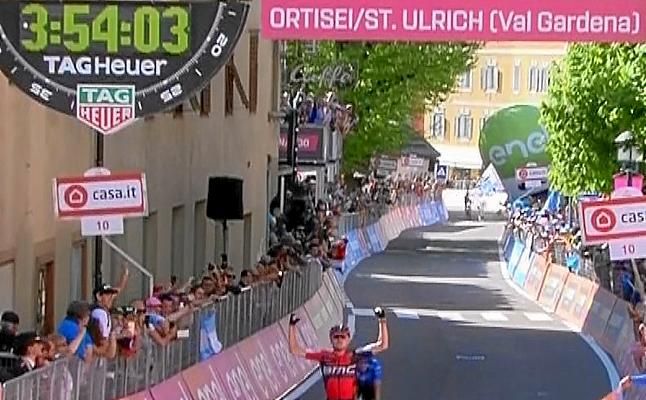 Van Garderen gana al esprint a Landa y Dumoulin sigue de 'rosa'