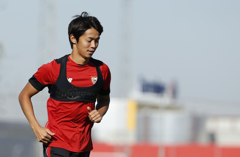 Kiyotake alaba la "grandeza" del Sevilla antes de enfrentarse a su exequipo