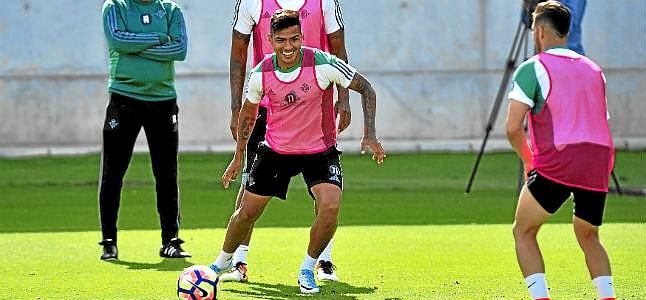 El bético Nahuel reemplaza a Ontiveros en la sub 21