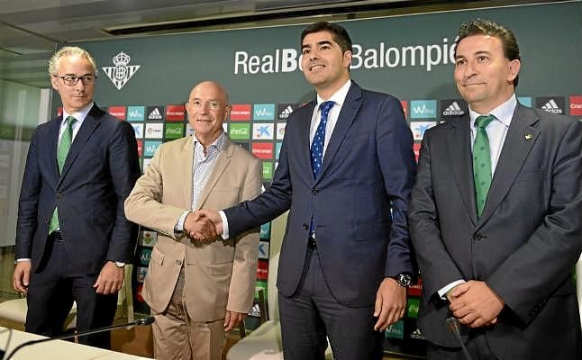 Torrecilla pone su cargo a disposición del Betis