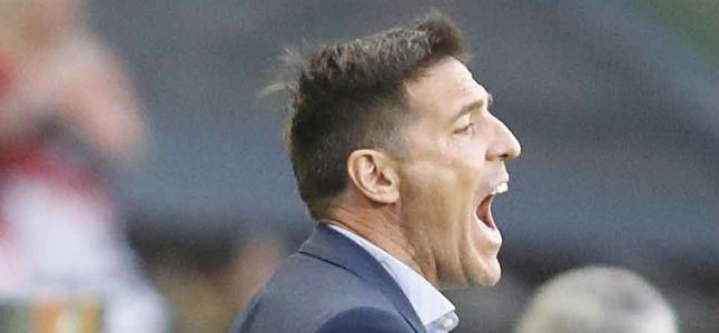 Berizzo amenaza con romper la baraja