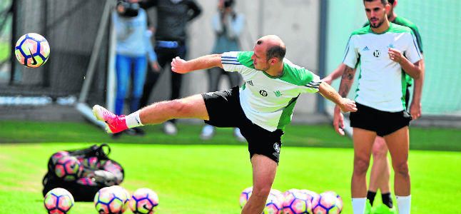 Zozulya continúa buscando su sitio