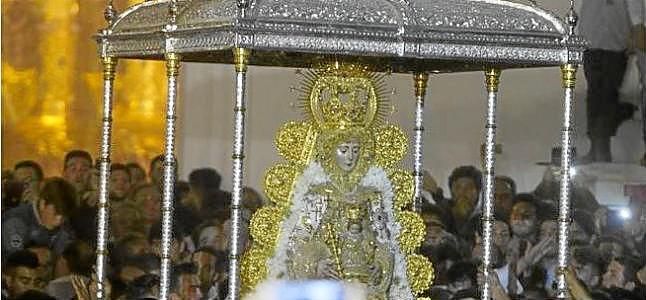 'Salto de la reja' con retraso, pero el mismo fervor a la Virgen del Rocío