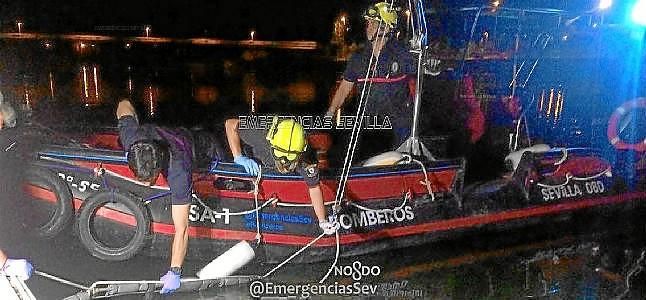 Rescatado el cadáver de un hombre que flotaba en el Guadalquivir