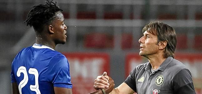 Batshuayi quiere salir: "No puedo estar otro año en el banquillo"