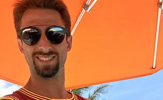 Pareja no para en vacaciones