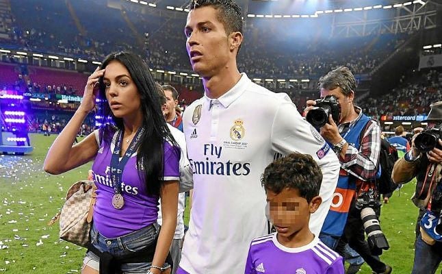 Ronaldo ha sido padre de gemelos, un niño y una niña, según prensa lusa