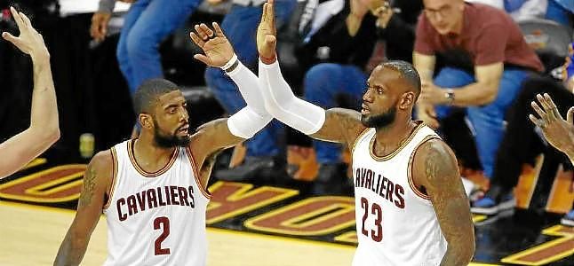 LeBron James e Irving alargan la final para los Cavaliers
