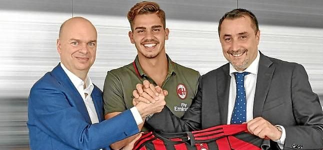 El Milan hace oficial el fichaje del portugués André Silva