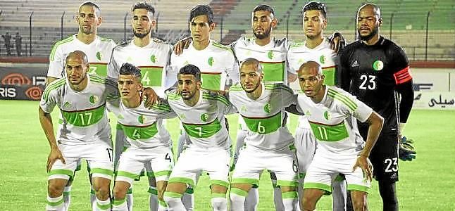 Segunda victoria de la Argelia de Alcaraz con Mandi titular