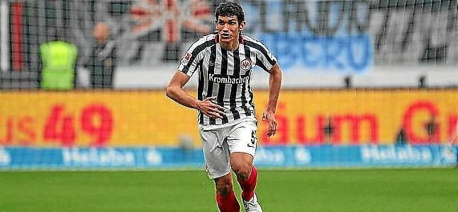 El Eintracht confirma la vuelta de Jesús Vallejo al Real Madrid