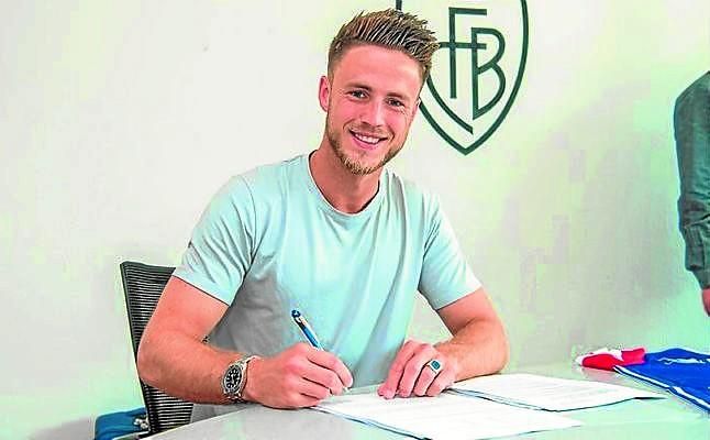 Ricky deja goles y millones al Vitesse