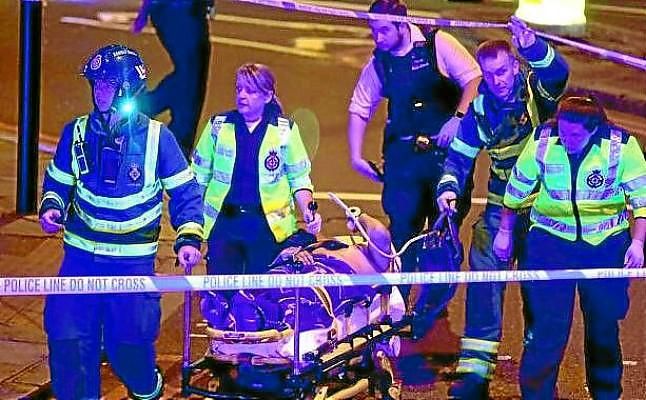 Al menos un muerto y una decena de heridos por un atropello en la mezquita de Finsbury Park
