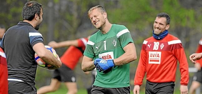 Yoel sufre una triada en su rodilla derecha entrenando en el monte