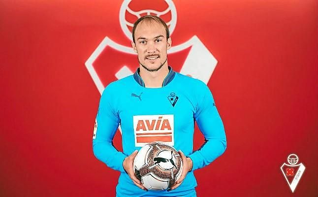 El Eibar ficha al guardameta Dmitrovic hasta 2021