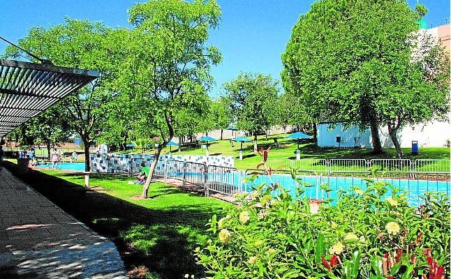 Medio siglo de piscinas en Morón