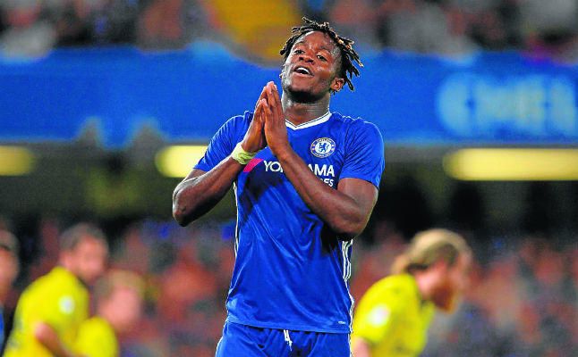 Luis Muriel y otro delantero más