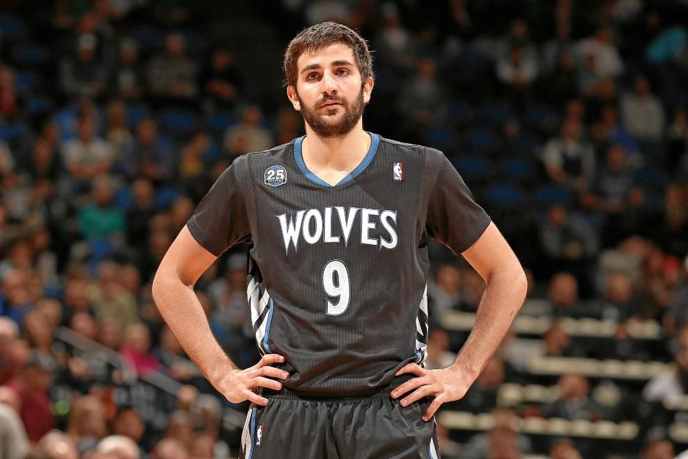 Timberwolves traspasan a Ricky Rubio