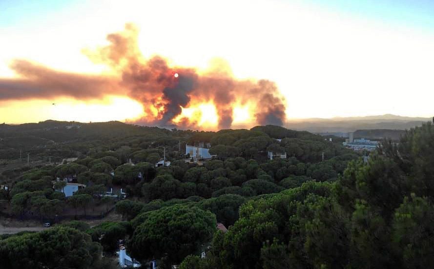 Desalojan casas por un incendio en las Minas de Riotinto