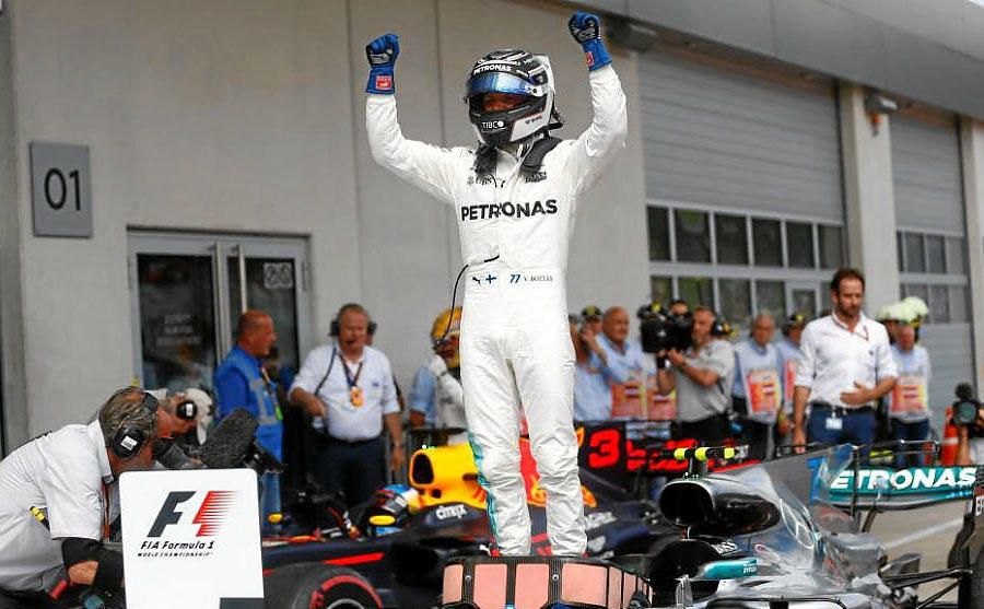 Bottas gana el Gran Premio de Austria por delante de Vettel, más líder