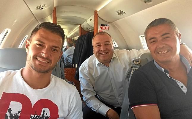 Vitolo, feliz, ya vuela hacia Las Palmas